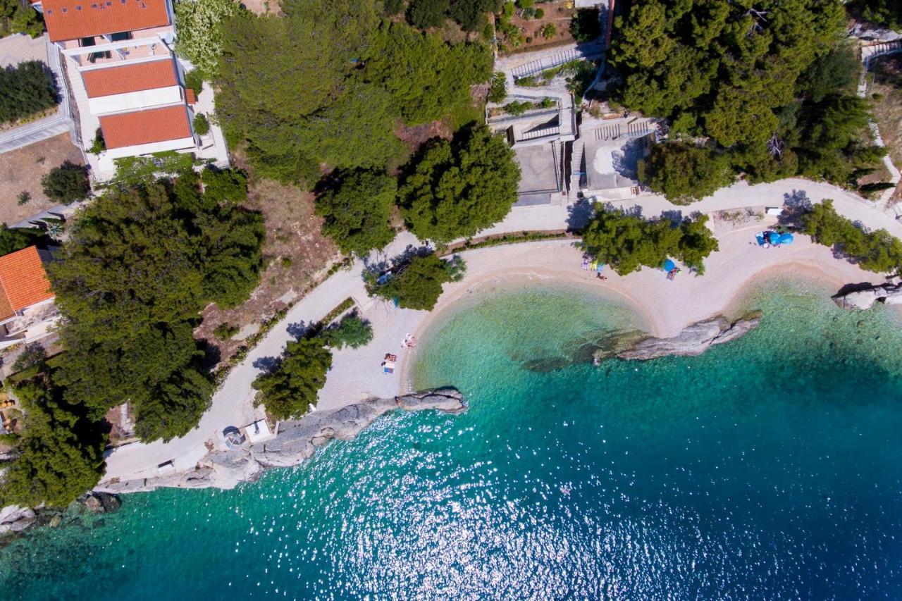 Apartments By The Sea Brela, Makarska - 2718 外观 照片