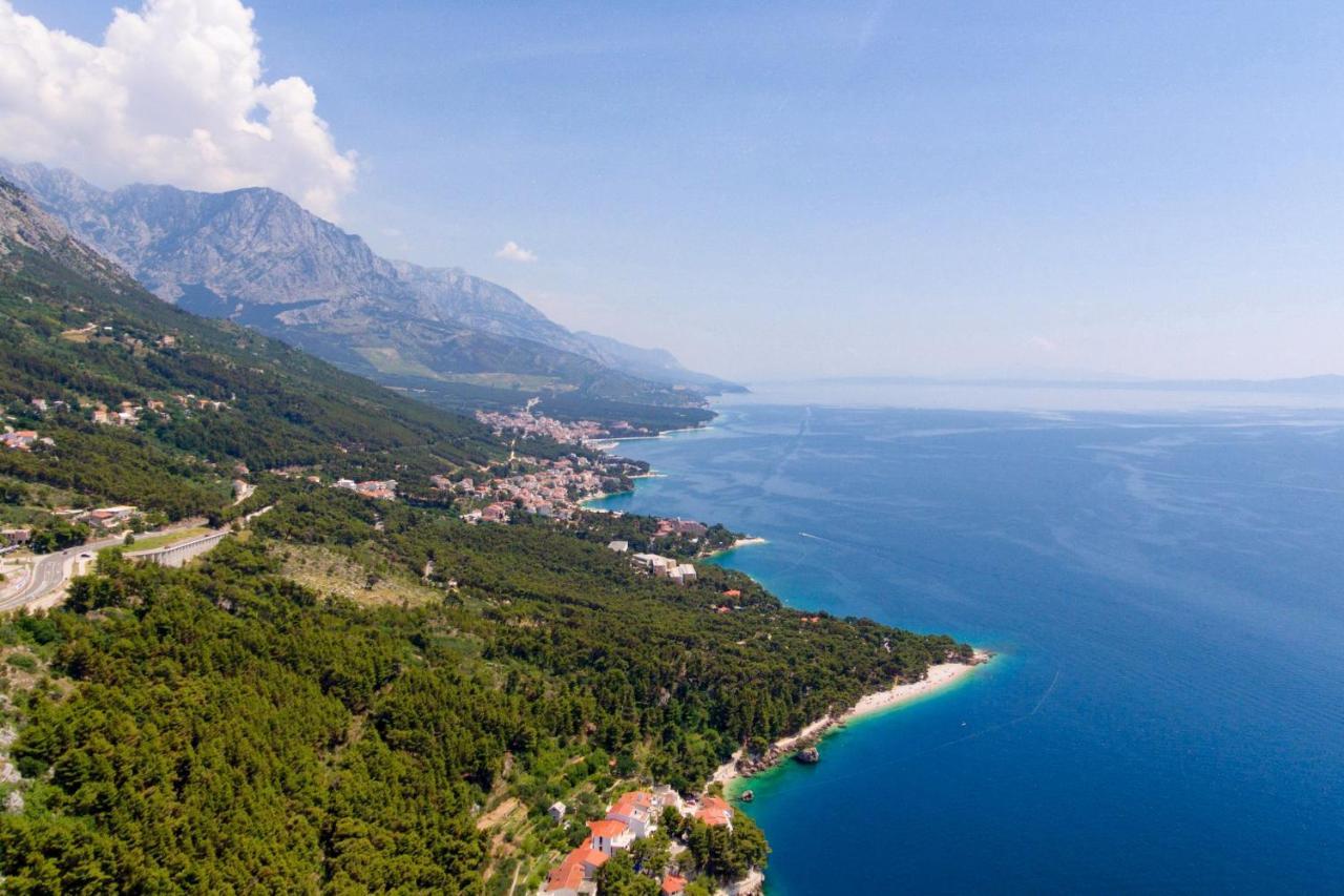 Apartments By The Sea Brela, Makarska - 2718 外观 照片