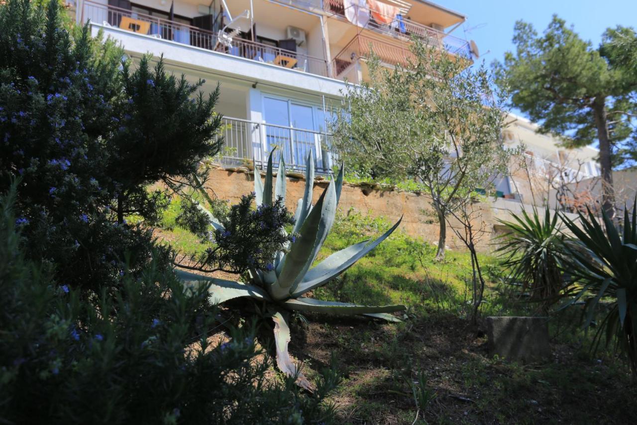 Apartments By The Sea Brela, Makarska - 2718 外观 照片