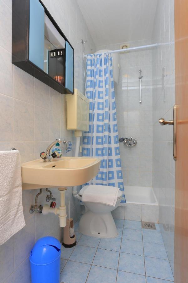 Apartments By The Sea Brela, Makarska - 2718 外观 照片