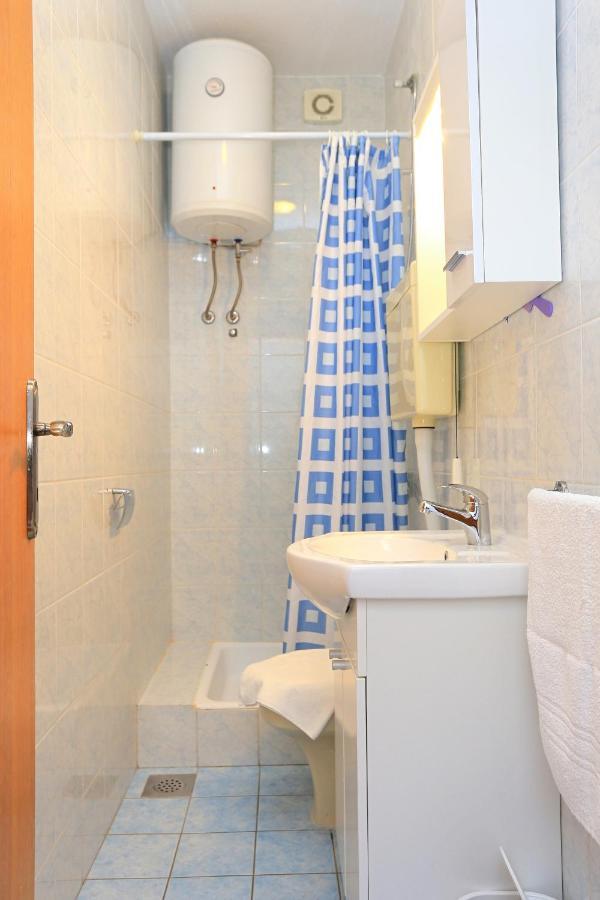 Apartments By The Sea Brela, Makarska - 2718 外观 照片
