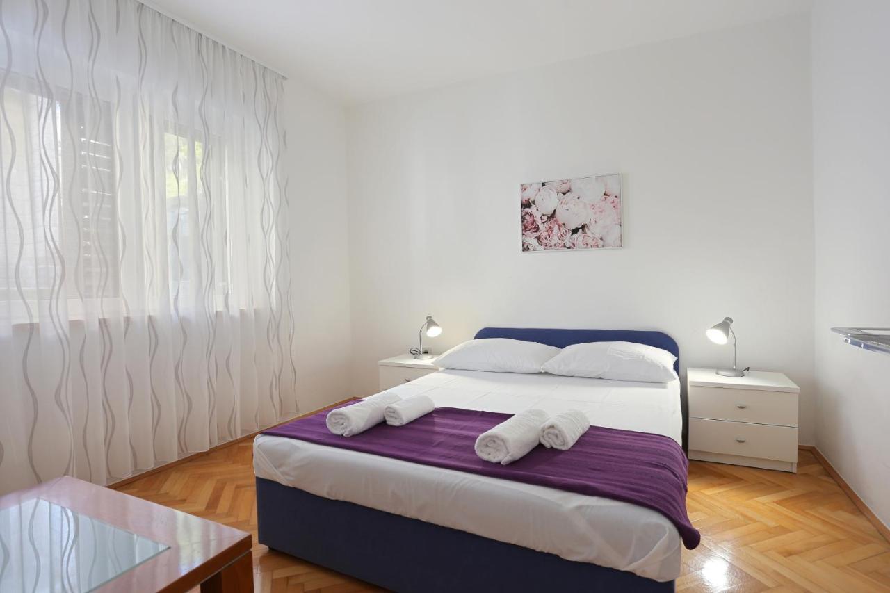 Apartments By The Sea Brela, Makarska - 2718 外观 照片