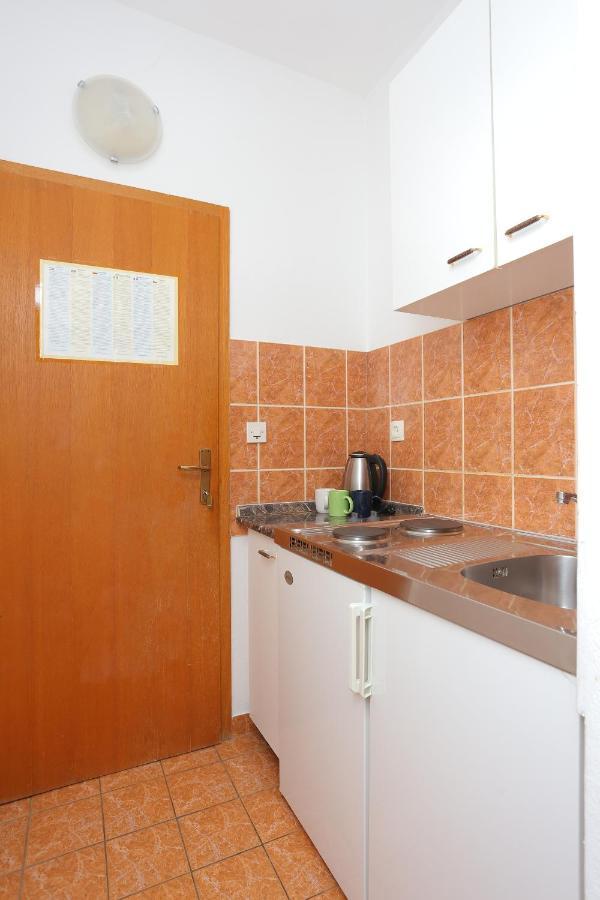 Apartments By The Sea Brela, Makarska - 2718 外观 照片