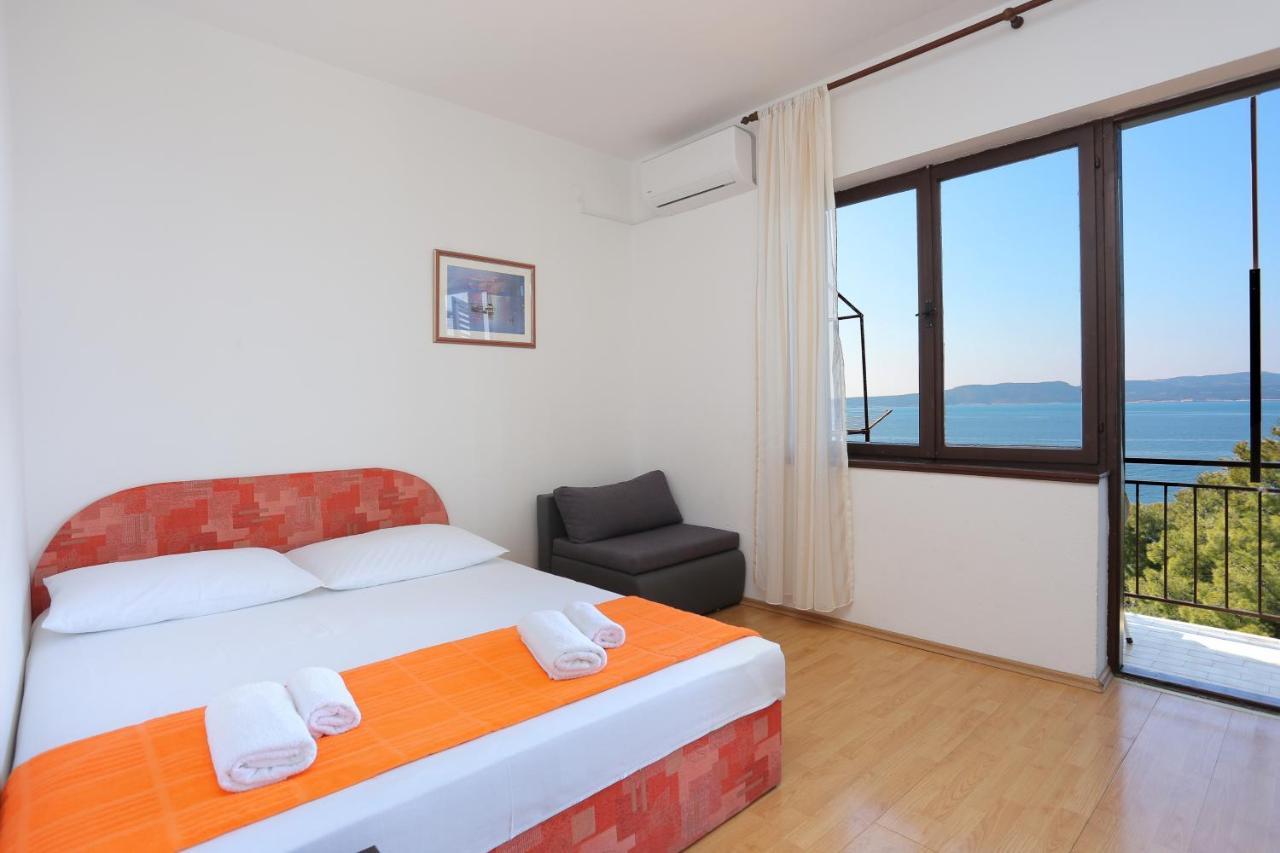 Apartments By The Sea Brela, Makarska - 2718 外观 照片