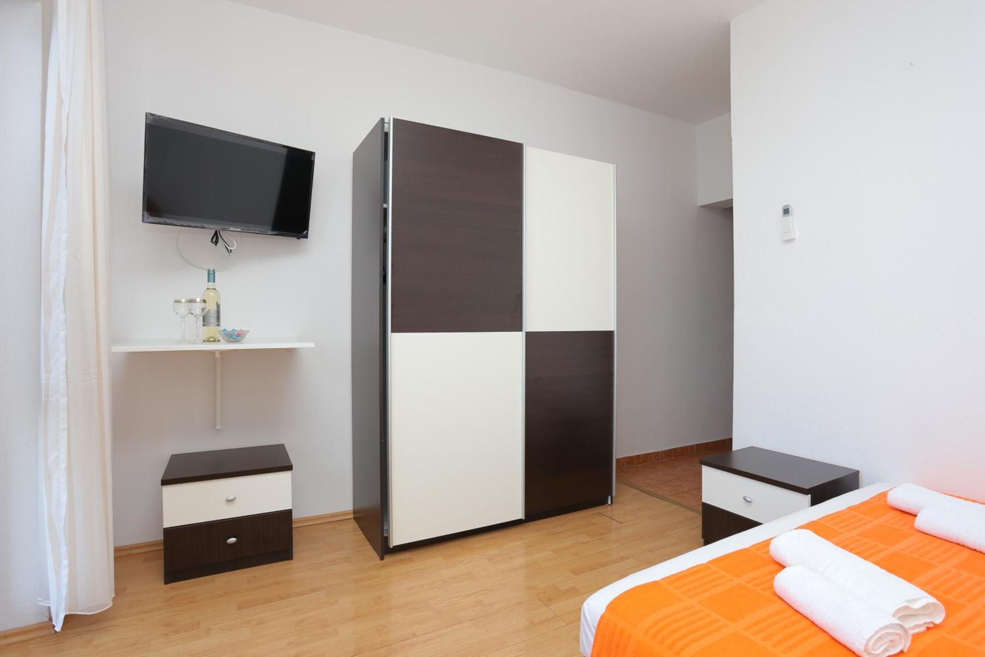 Apartments By The Sea Brela, Makarska - 2718 客房 照片